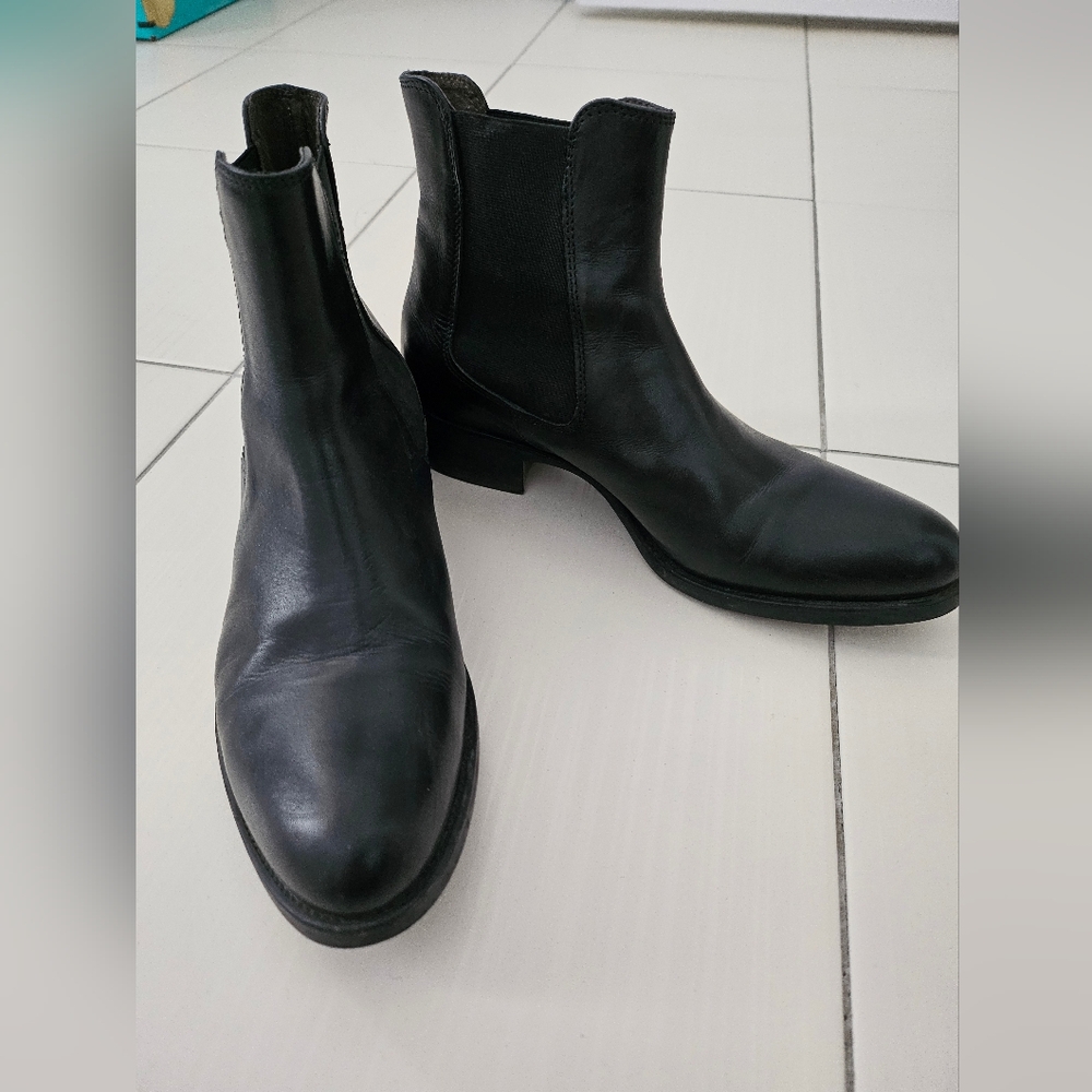 Stylish Black Leather Boots